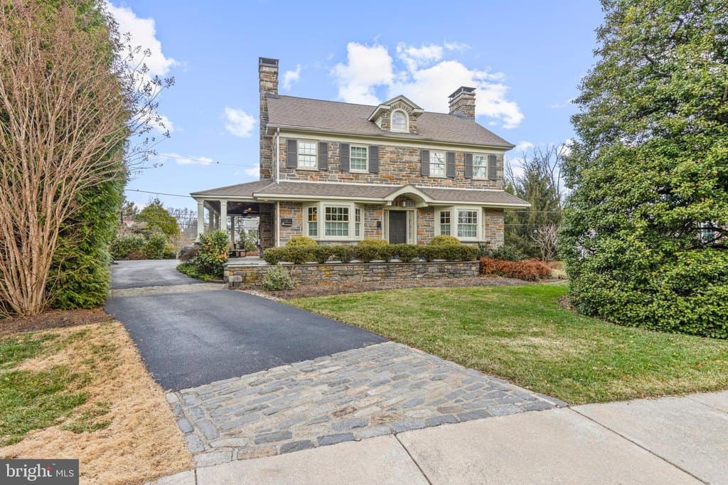 4 bedroom house for sale at 8 Cedarbrook Rd Ardmore - $1,195,000