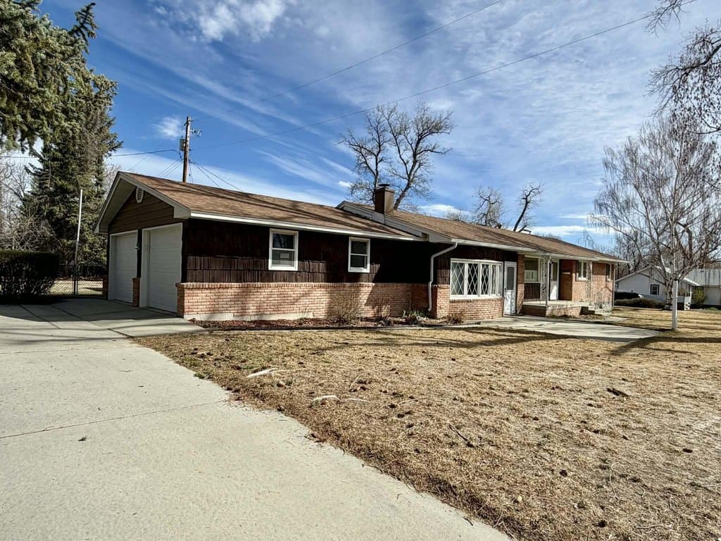 5 bedroom house for sale at 204 W Sunset Dr Riverton 82501 - $360,000
