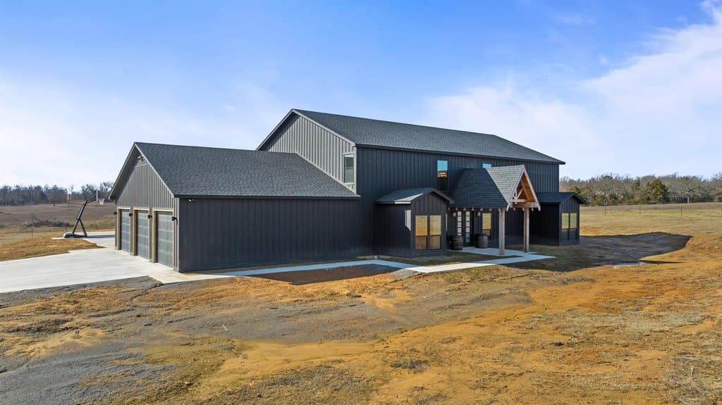 7 bedroom farm for sale at 215 E Arpelar St Arpelar - $599,900