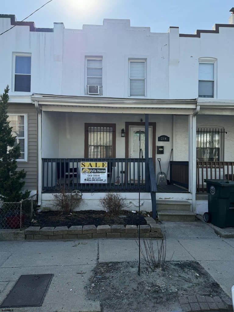 2 bedroom townhouse for sale at 214 N Florida Ave Atlantic City 08401 - $215,000
