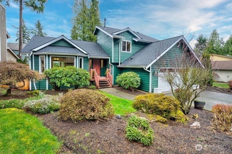 3 bedroom house for sale at 12935 NE 71st St Kirkland 98033 - $1,485,000