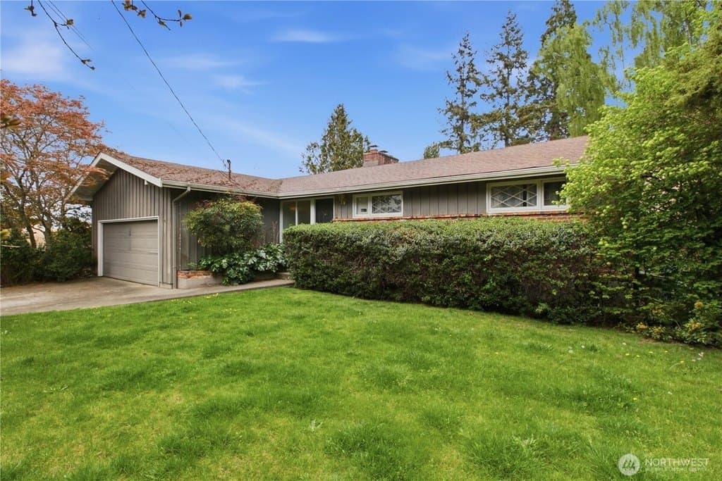 4 bedroom house for sale at 258 SW 176th Pl Normandy Park 98166 - $900,000