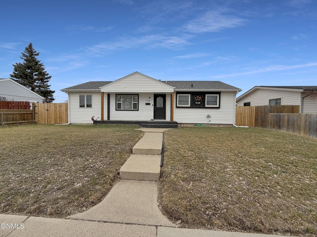 6 bedroom house for sale at 1102 17th St W Williston 58801 - $389,000