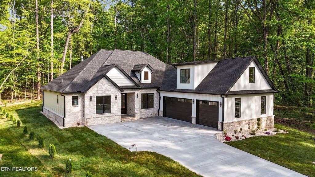 3 bedroom house for sale at 231 Oostanali Way Loudon 37774 - $865,000