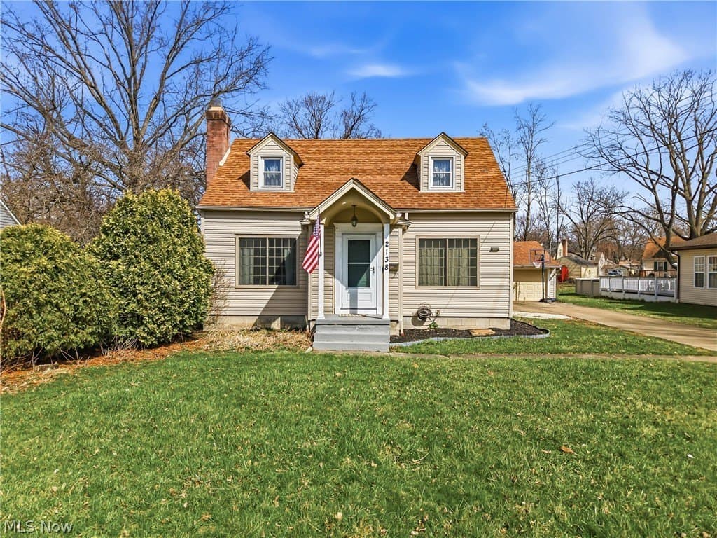 3 bedroom house for sale at 2138 Hermosa Dr Youngstown - $175,000
