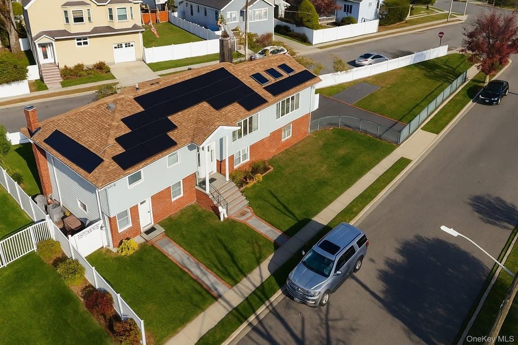 4 bedroom house for sale at 175 Hamilton Ave Barnum Island - $785,000