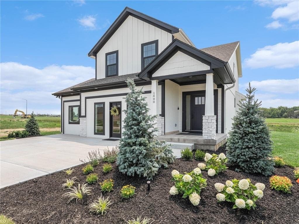 3 bedroom house for sale at 1400 N 157th Ln Basehor - $499,500