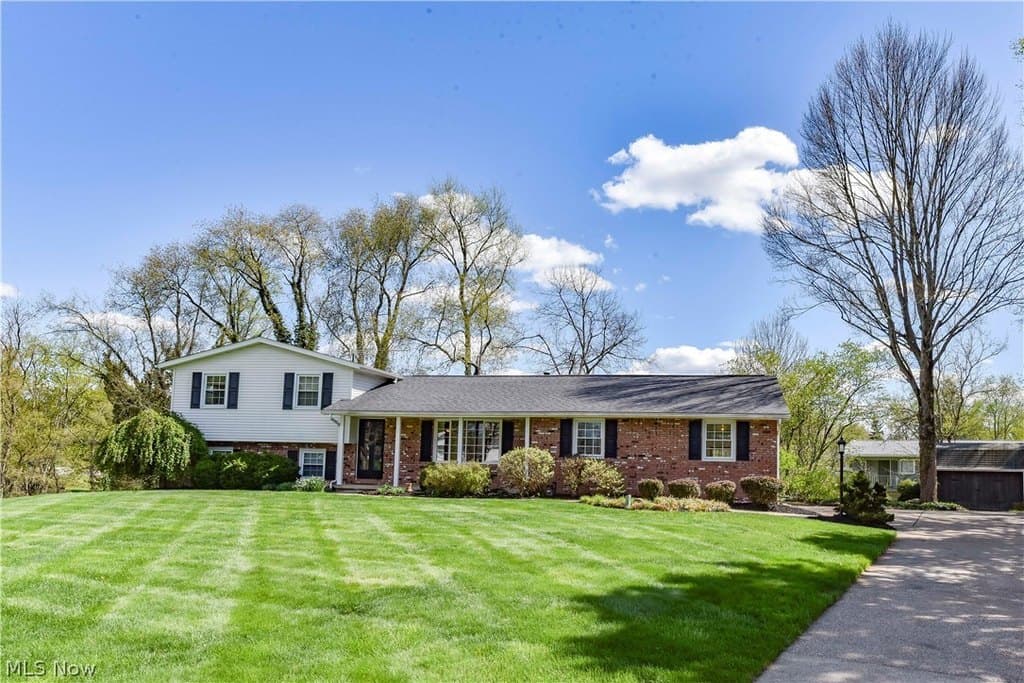 3 bedroom house for sale at 13530 Amodio Ave NW Uniontown 44685 - $285,000