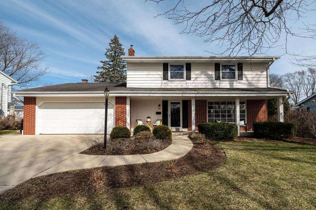4 bedroom house for sale at W55N778 Cedar Ridge Dr Cedarburg 53012 - $465,000