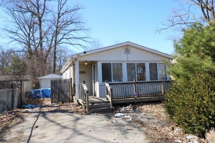 3 bedroom house for sale at 3143 Maywood Dr Flint 48504 - $29,900