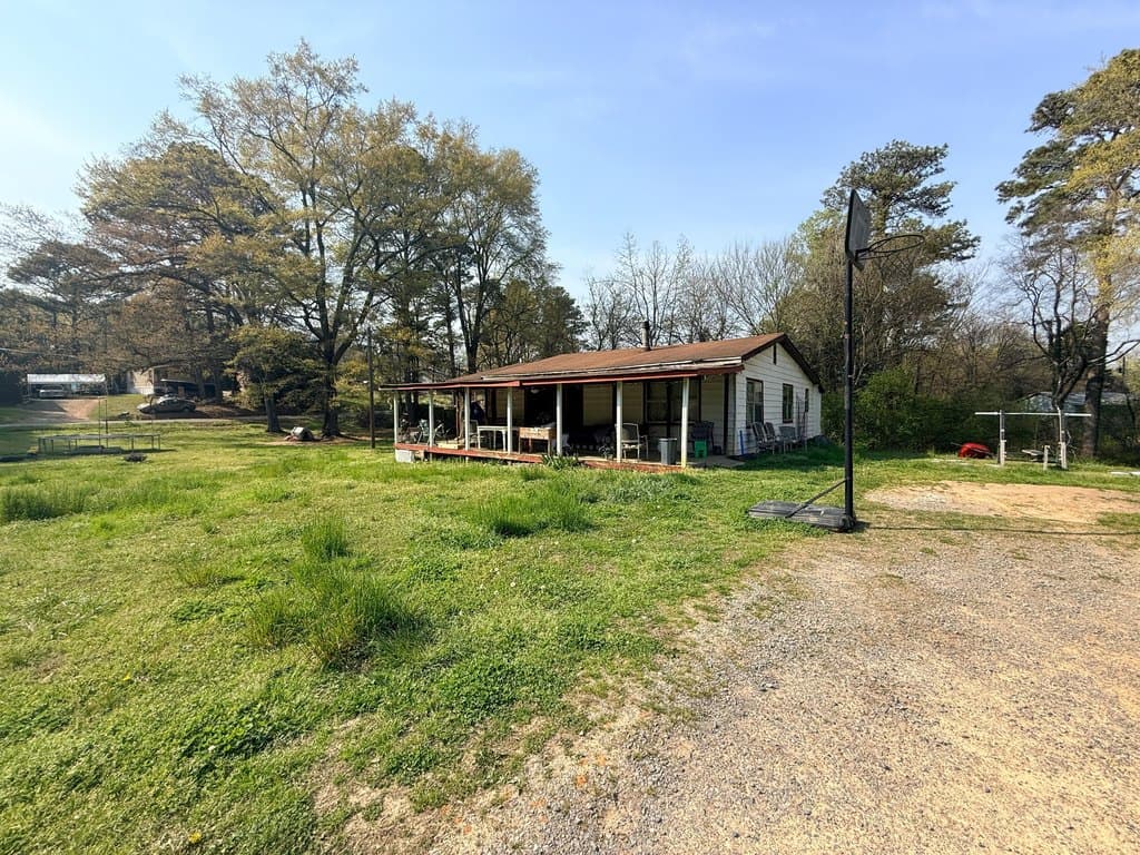 3 bedroom house for sale at 1629 Roosevelt Dr Dalton 30721 - $180,000