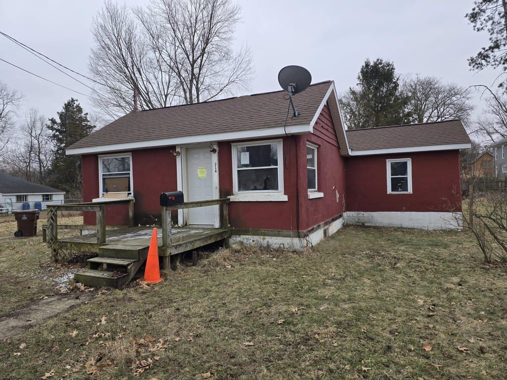 2 bedroom house for sale at 214 E Walnut St Albion - $78,900