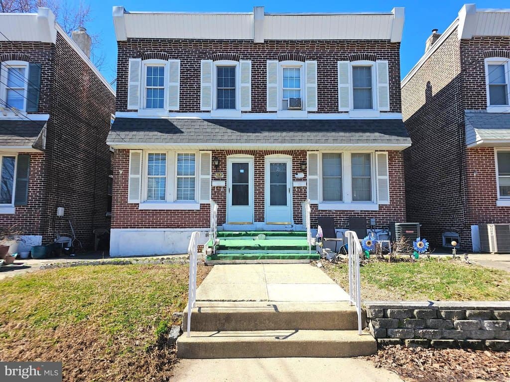 3 bedroom townhouse for sale at 710 Saville Ave Eddystone - $184,900