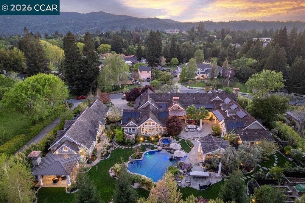 6 bedroom house for sale at 208 Erselia Trl Alamo - $7,995,000