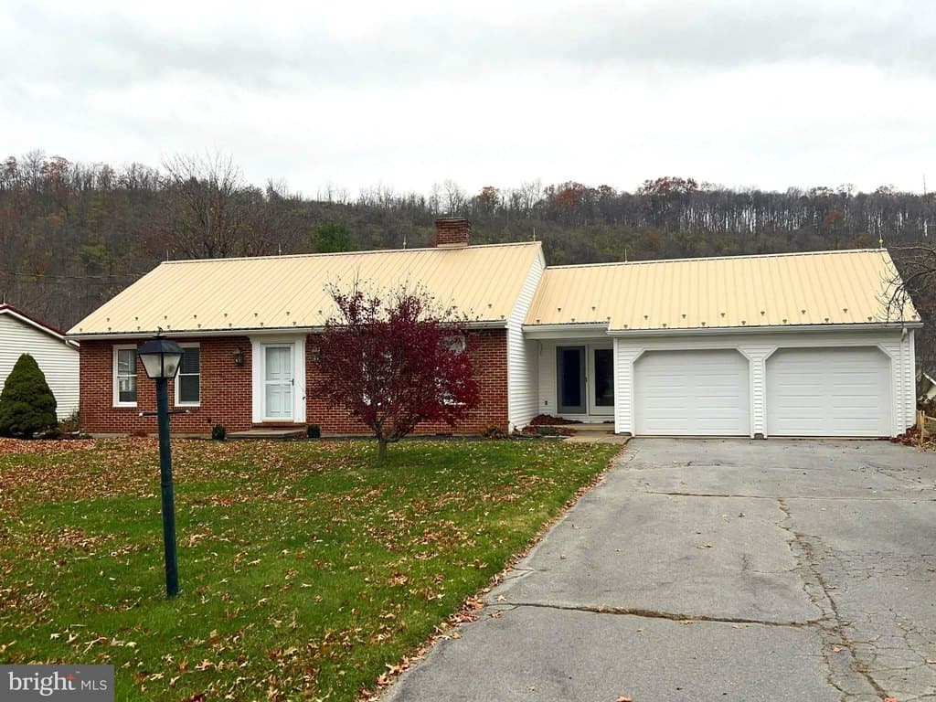 2 bedroom house for sale at 656 Snyder Ave Beaver Springs - $199,900