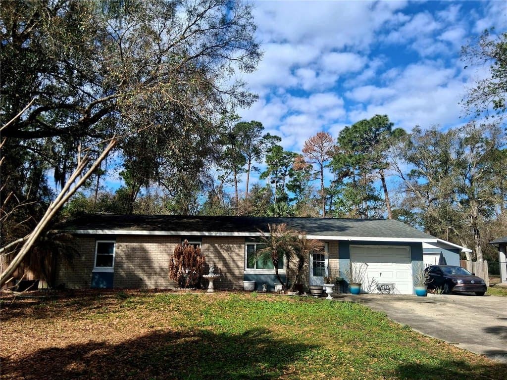 3 bedroom house for sale at 1722 Bonneville Dr University - $330,000