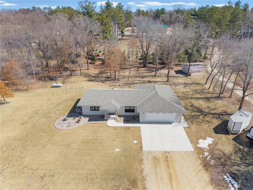 5 bedroom house for sale at 32420 59th Avenue Way Cannon Falls - $589,000
