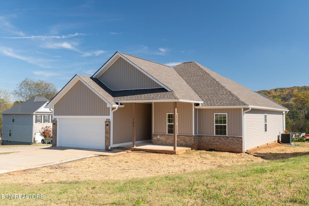 4 bedroom house for sale at 161 Mill Creek Dr Loudon 37774 - $415,000