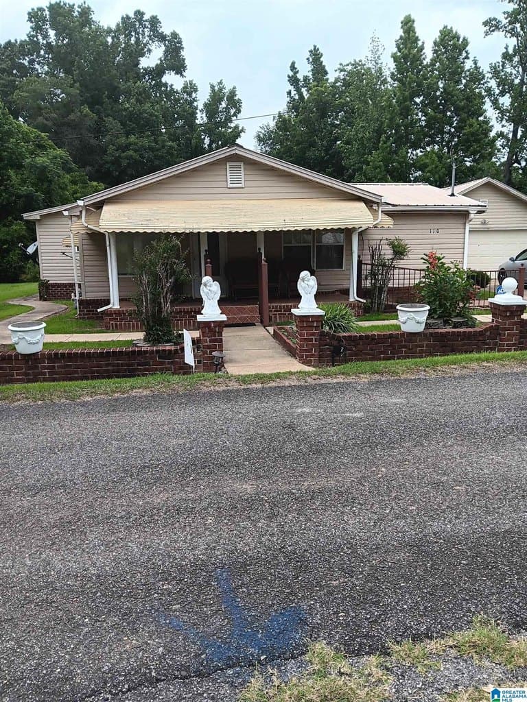 4 bedroom house for sale at 110 3rd Ave S Akron - $125,000