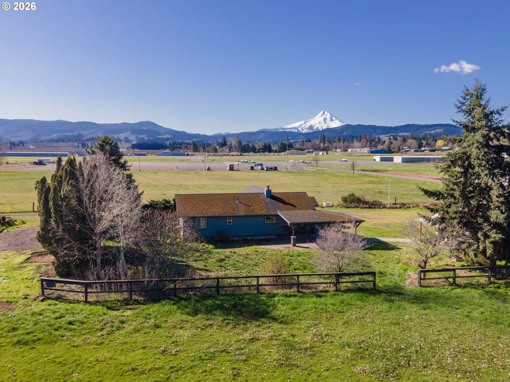 3 bedroom house for sale at 1658 Jeanette Rd Hood River 97031 - $980,000