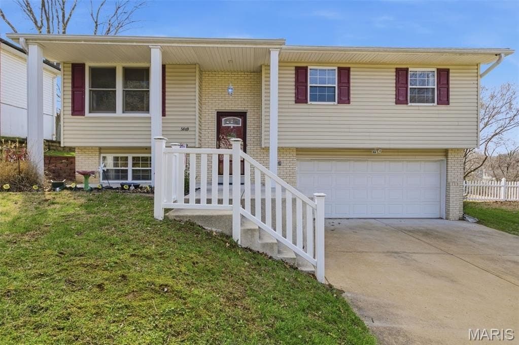 3 bedroom house for sale at 3869 Crystal Wood Dr Arnold - $225,000