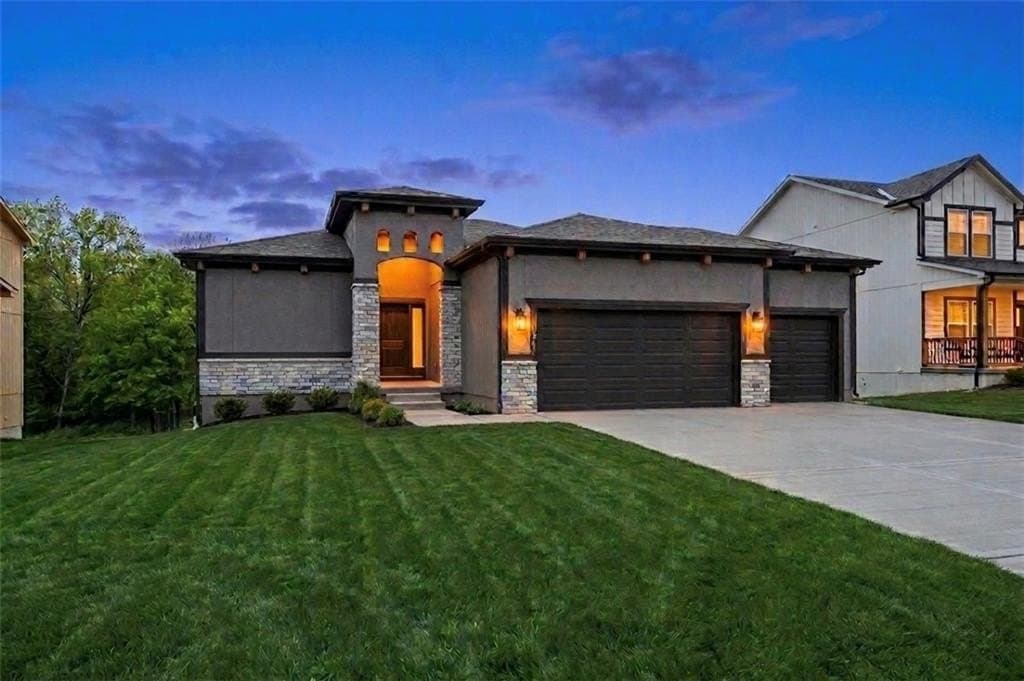 2 bedroom house for sale at 1024 Branchwood Ln Raymore 64083 - $499,999