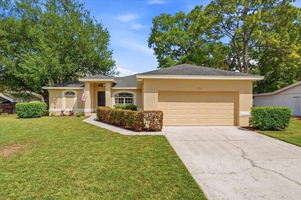 3 bedroom house for sale at 1910 John Arthur Way Lakeland - $300,000