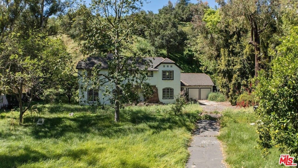 4 bedroom house for sale at 2221 Benedict Canyon Dr Beverly Hills - $3,250,000