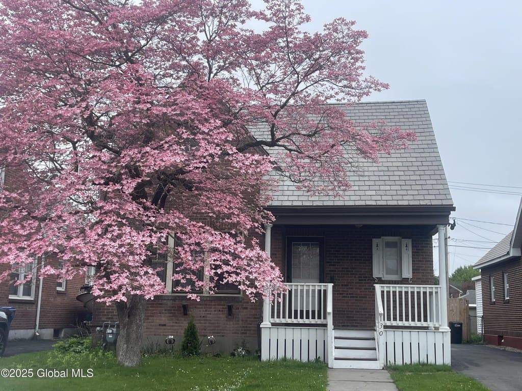3 bedroom house for sale at 130 Van Schoick Ave Albany - $320,000
