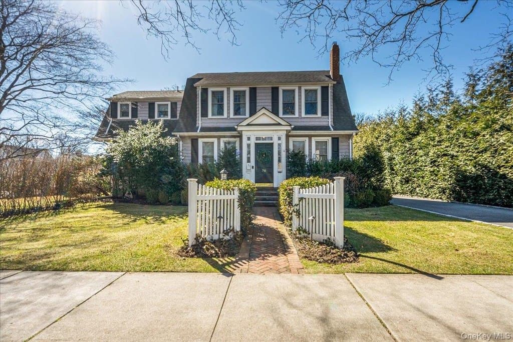 4 bedroom house for sale at 70 Magnolia Ave Garden City 11530 - $2,199,000