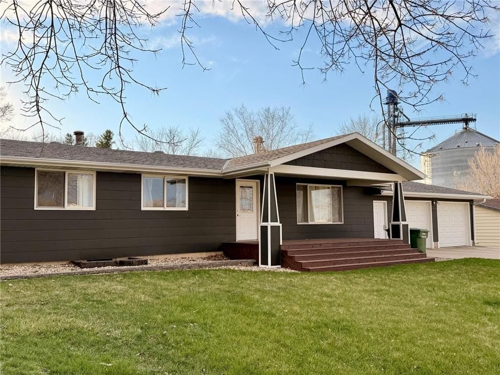 3 bedroom house for sale at 113 Oklahoma Ave Adrian - $300,000