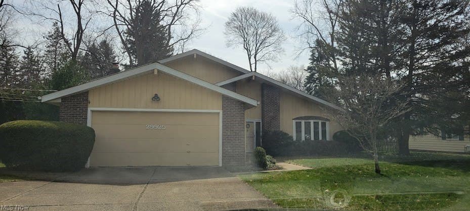 3 bedroom house for sale at 29925 Winsor Dr Bay Village - $460,000
