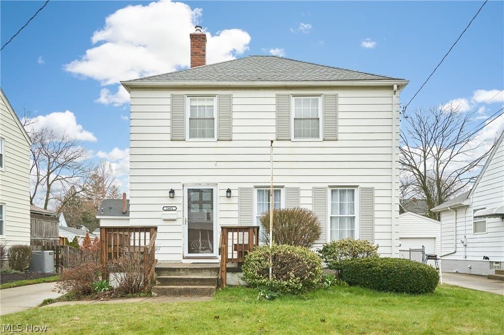 3 bedroom house for sale at 2491 8th St Cuyahoga Falls 44221 - $200,000