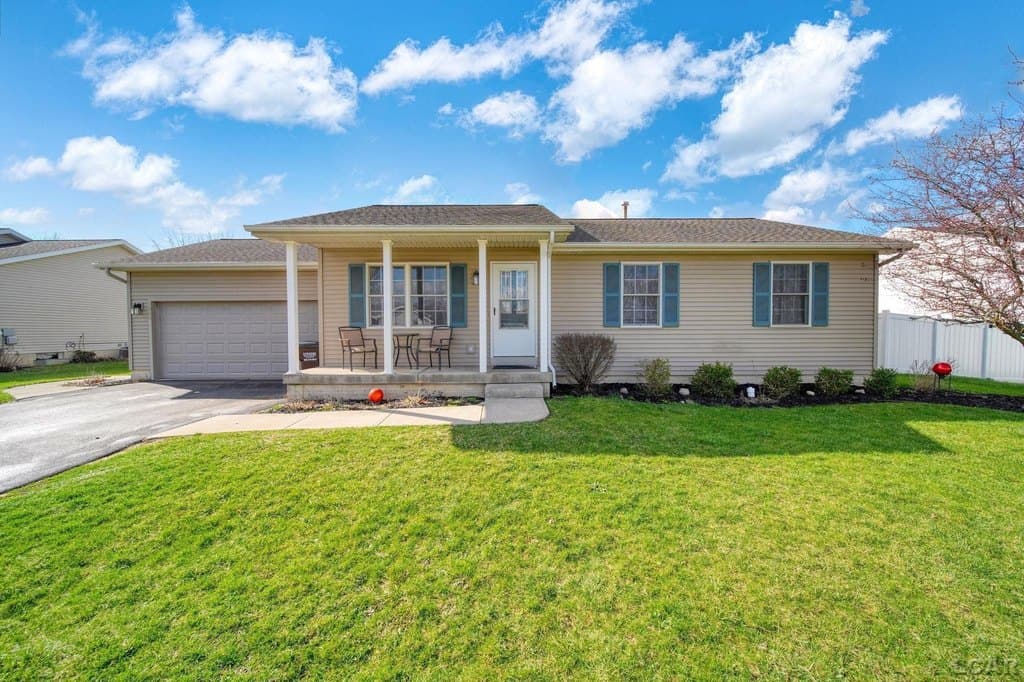 4 bedroom house for sale at 1955 Harold St Adrian - $270,000