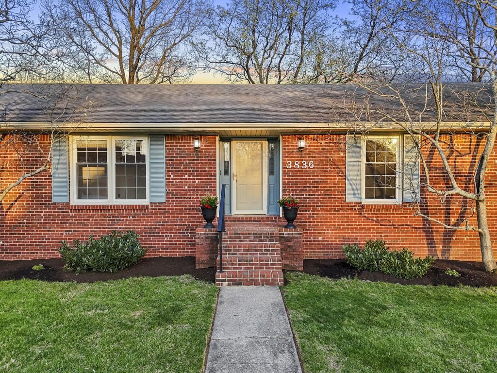 3 bedroom house for sale at 3836 Hapgood Ln Lexington - $365,000