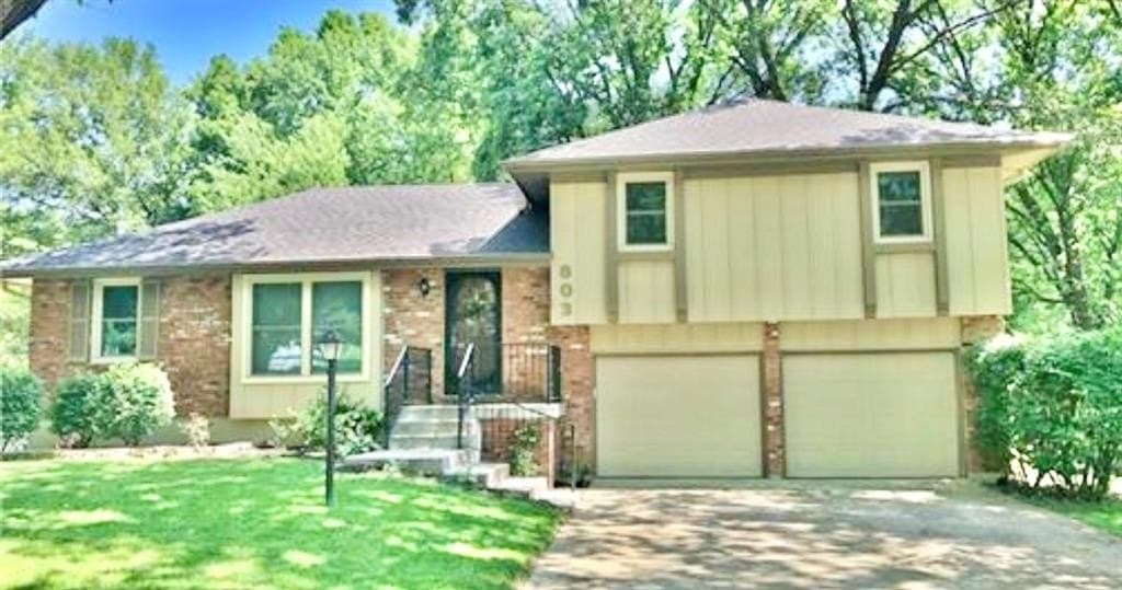 3 bedroom house for sale at 803 Melrose St Liberty 64068 - $340,000
