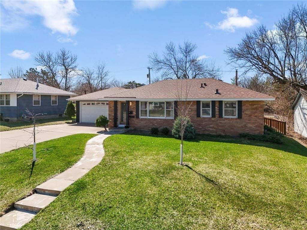 3 bedroom house for sale at 520 57th Ave NE Fridley 55432 - $350,000