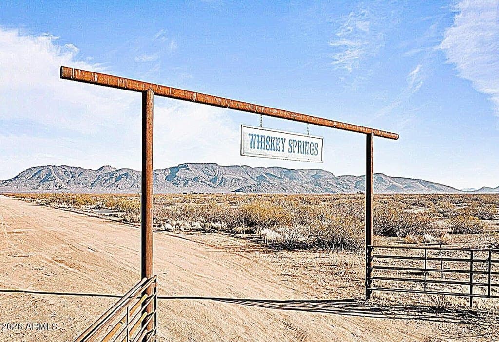 land for sale at 1 W Sunset Blvd Unit 1 Aguila - $250,000