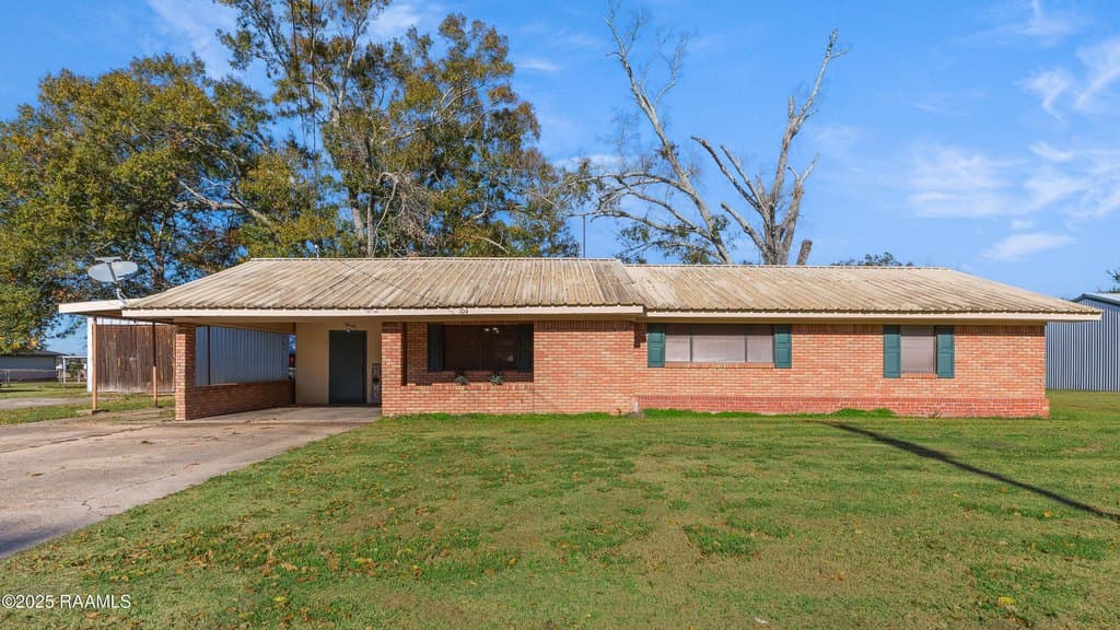 3 bedroom house for sale at 104 Johnson St Baldwin - $165,000
