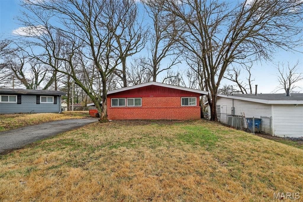 3 bedroom house for sale at 8302 Woodhurst Dr Berkeley - $99,900