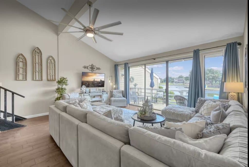 3 bedroom condo for sale at 5 April Point Dr S Conroe 77356 - $391,500