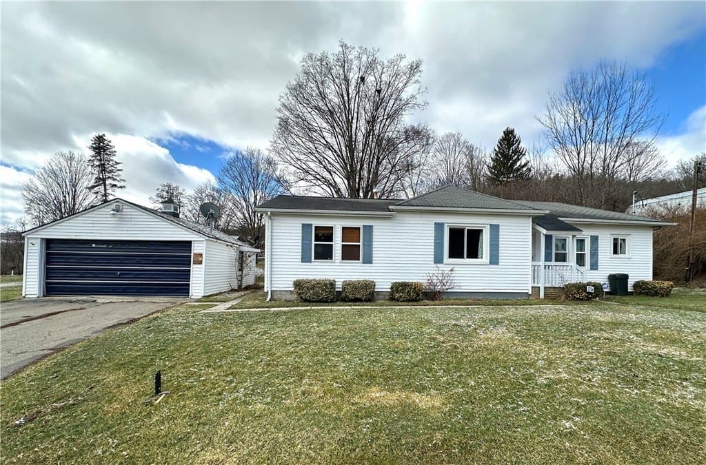 2 bedroom house for sale at 1707 Cartown Rd Addison - $139,900