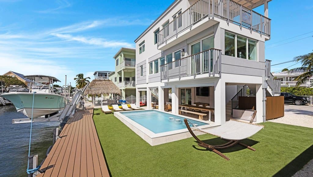 4 bedroom house for sale at 704 Grouper Ln Key Largo 33037 - $2,450,000