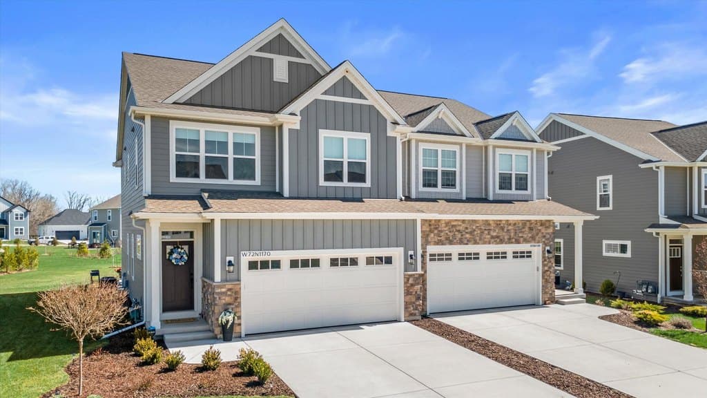 3 bedroom house for sale at W72N1170 Augusta Ln Cedarburg 53012 - $514,900