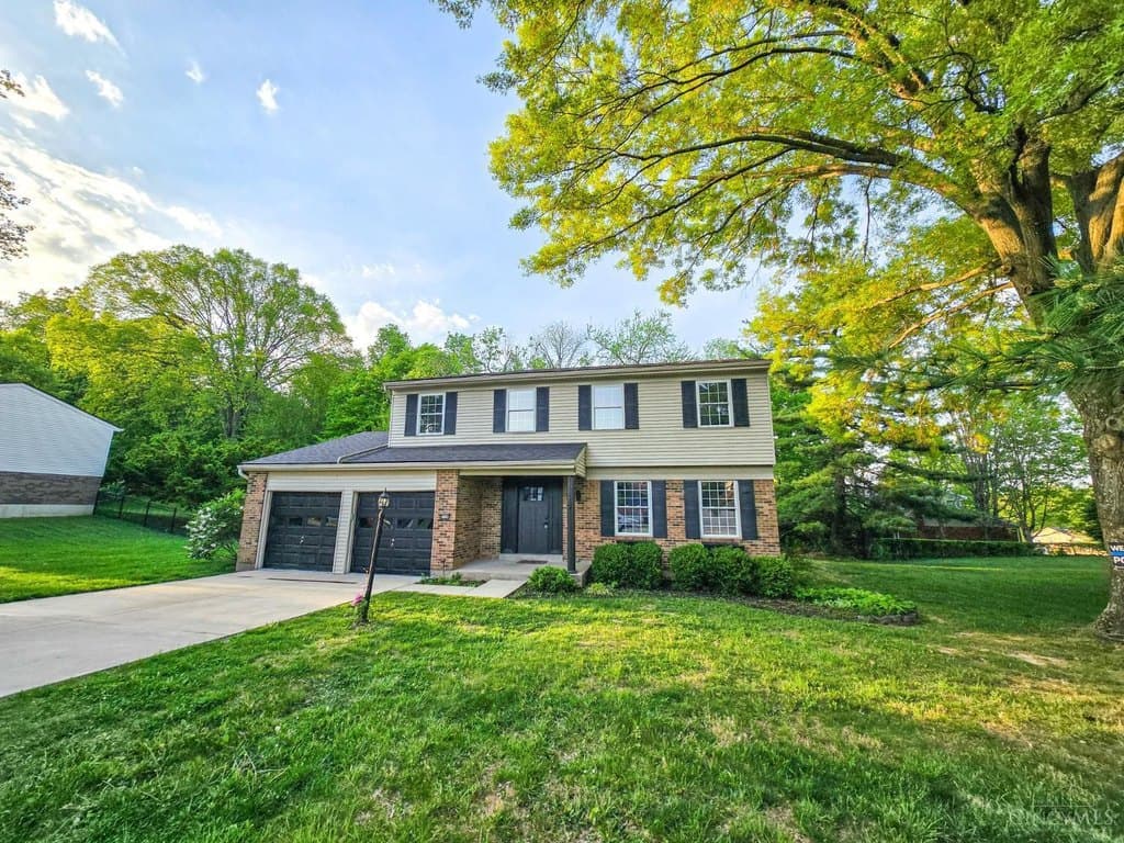 4 bedroom house for sale at 6558 Thunderhill Ln Miami Township 45233 - $425,000