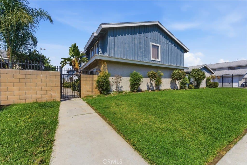 3 bedroom townhouse for sale at 8901 Serapis Ave Apt 24 Downey 90240 - $629,000