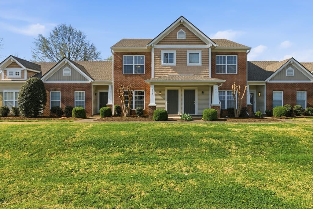 2 bedroom townhouse for sale at 919 Seven Oaks Blvd Smyrna 37167 - $269,000
