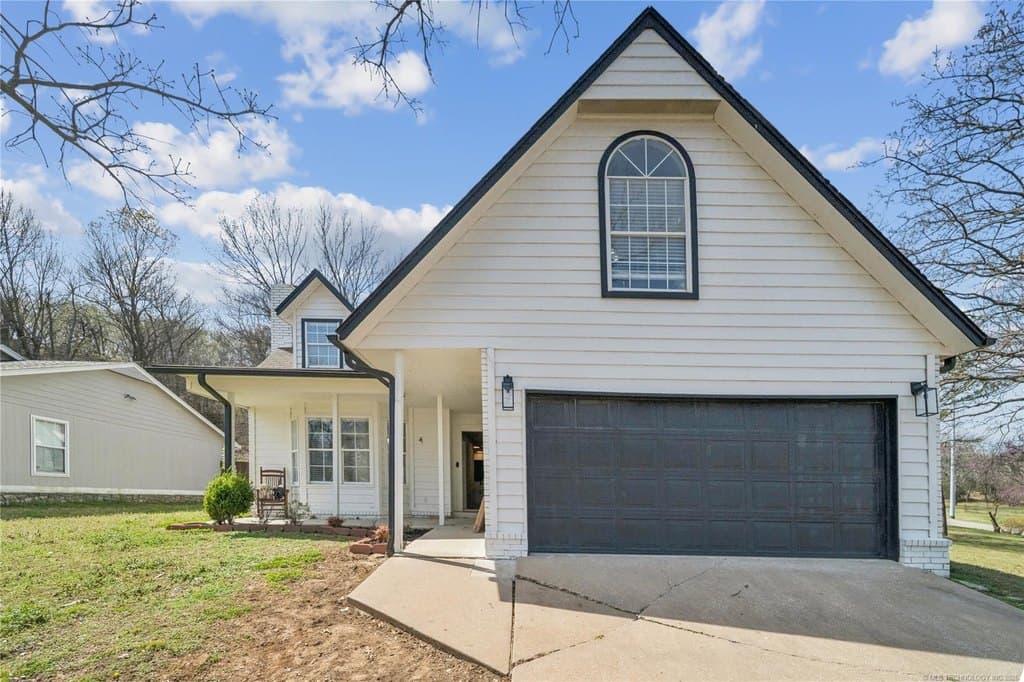 4 bedroom house for sale at 1490 Ash Hollow St Catoosa - $256,000