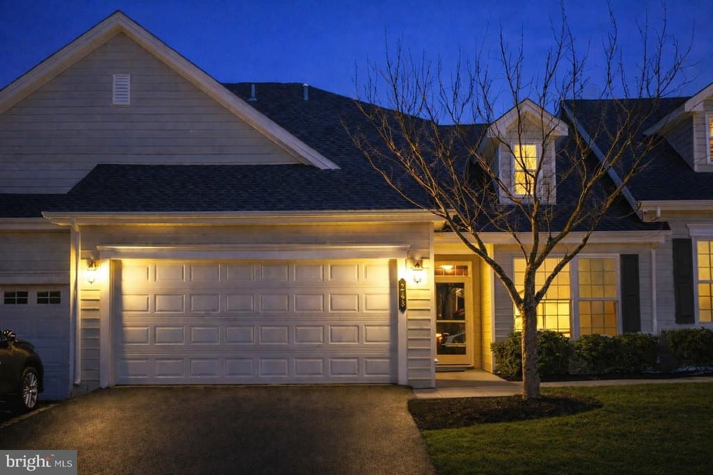 2 bedroom townhouse for sale at 243 Plymouth Cir Boalsburg - $350,000