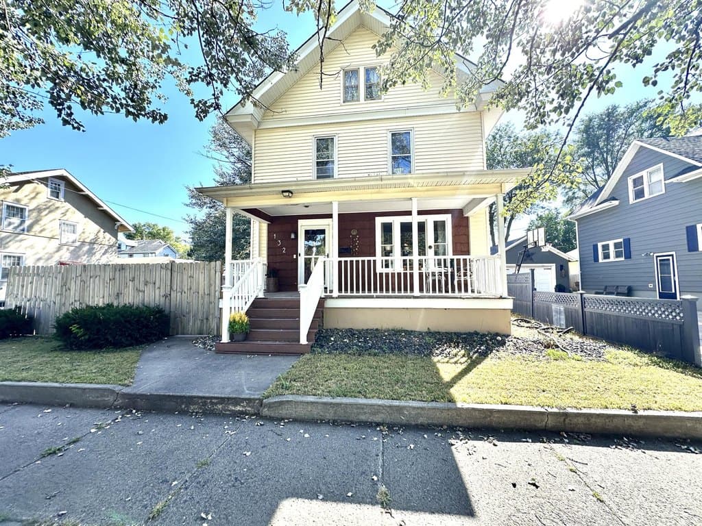 4 bedroom house for sale at 132 7th St SE Huron 57350 - $185,200